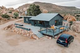 Dakota Haus • 5-Acres, Hot Tub & Stunning Views - Image 3