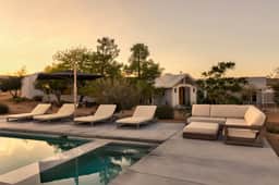 La Grange • 10-Acres, Pool, Spa, Western Luxury - Image 5