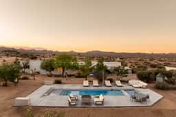 La Grange • 10-Acres, Pool, Spa, Western Luxury - Image 2