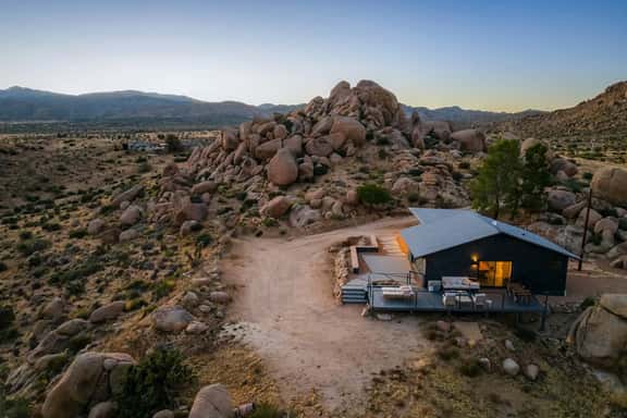 Dakota Haus • 5-Acres, Hot Tub & Stunning Views - Image 1