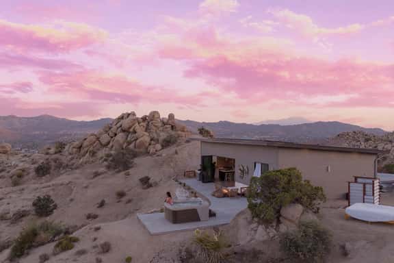 Fox Inn • Epic Views, Hot Tub, Cowboy Tub, Grill - Image 1
