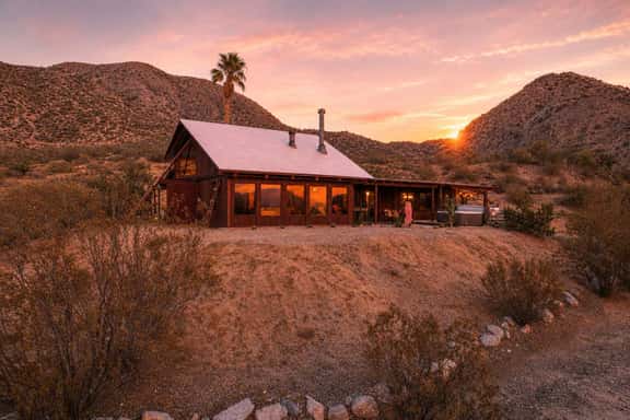Starfire Lodge • Design Lodge, Epic Views, Hot Tub - Image 1
