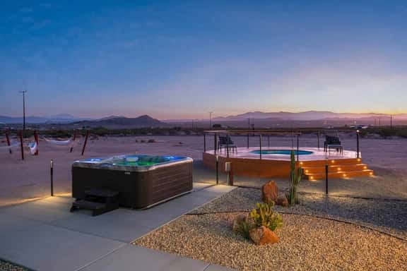 Winters Haven · 2.5 Acres, Spa, PingPong, SoakPool - Image 1