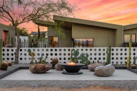 Stargaze Escape • Futuristic Flying Car Bed | Cactus Gardens | Hot Tub - Image 1