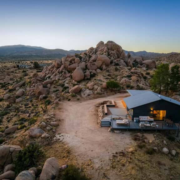 Dakota Haus • 5-Acres, Hot Tub & Stunning Views - Image 1
