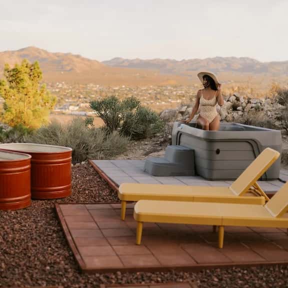Mandarin Escape • Retro Dream, Rooftop Deck, Spa - Image 1