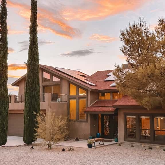 The Lodge • Walk into Joshua Tree Park, Huge Spa - Image 1