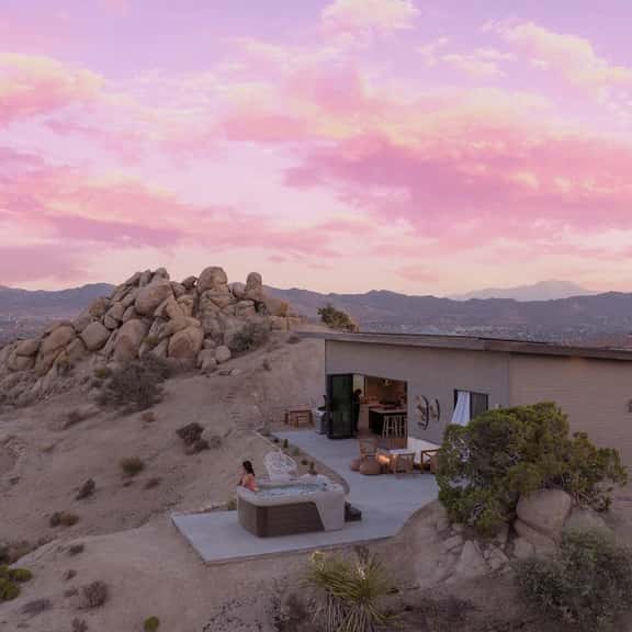 Fox Inn • Epic Views, Hot Tub, Cowboy Tub, Grill - Image 1