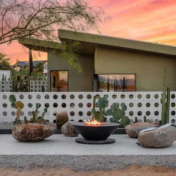 Stargaze Escape • Futuristic Flying Car Bed | Cactus Gardens | Hot Tub - Image 1