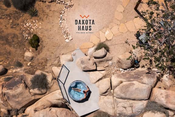 Dakota Haus • 5-Acres, Hot Tub & Stunning Views - Image 2