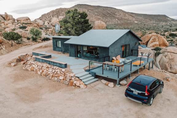 Dakota Haus • 5-Acres, Hot Tub & Stunning Views - Image 3