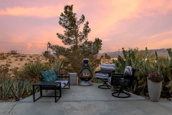 Botanicals • Pool, Hot Tub, Mini Golf, Fire Pit - Image 5