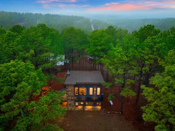 Smokin Buck • Hot Tub, Outdoor Fireplace & TV - Image 5