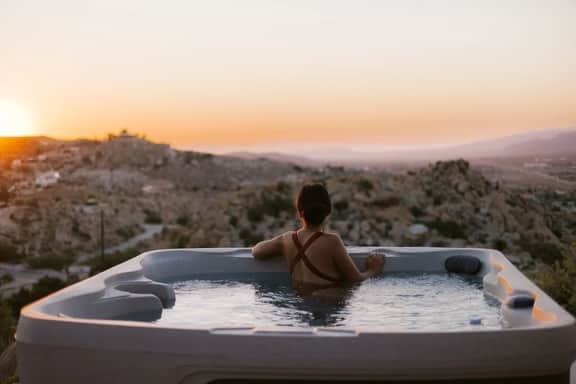 Fox Inn • Epic Views, Hot Tub, Cowboy Tub, Grill - Image 2