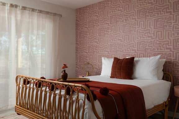 Flamingo Social Club • Boutique Luxury, Romantic Hot Tub with Fireplace - Image 4