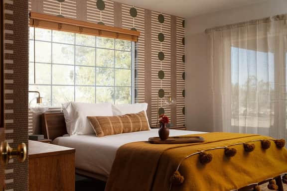 Flamingo Social Club • Boutique Luxury, Romantic Hot Tub with Fireplace - Image 3