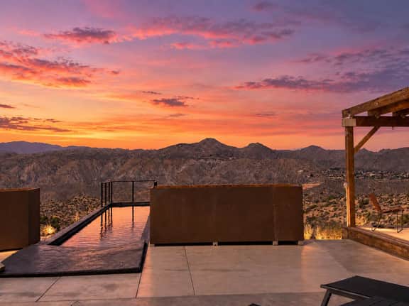 Hawkeye Dome • 112 Acres, Pool & Spa, Epic Views - Image 2